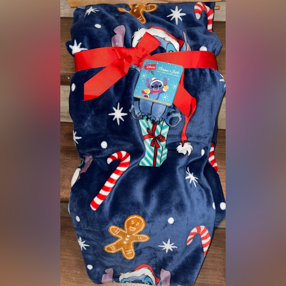 Super Cute 🥰 Stitch Christmas Gingerbread Throw Blanket 60” x 70” VIRAL